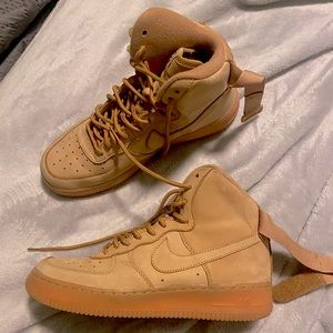 nike air force one hi top in khaki